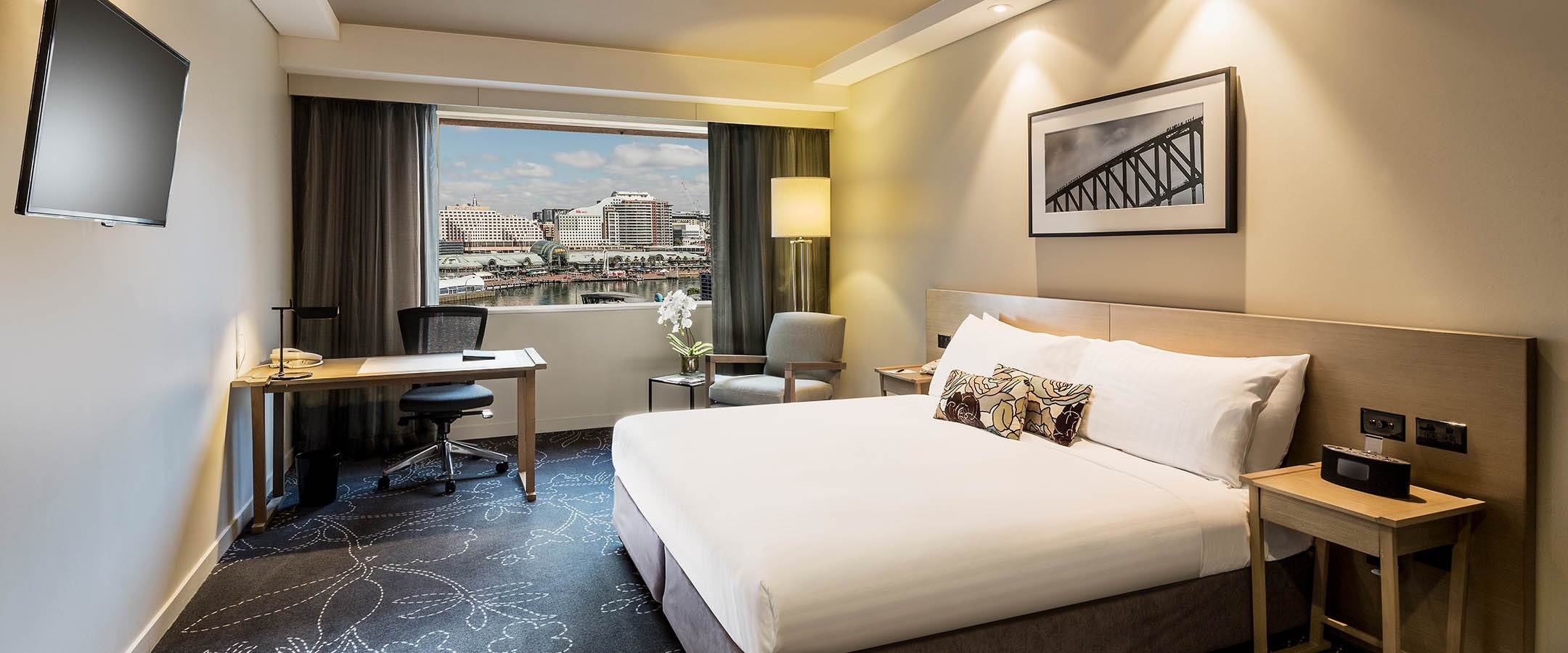 Darling Harbour Outlook King Room (Bed & Breakfast for 1 person)