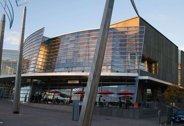 Breakfree on Cashel - 500m to meeting venue