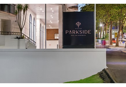 Parkside Hotel & Apartments - 450m to Conference Venue