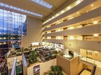 Crowne Plaza Canberra - 500m to National Convention Centre