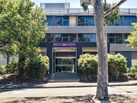 Mercure North Melbourne - 350m to the Royal Childrens's Hospital