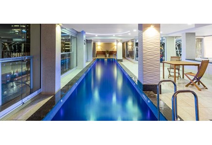 Oaks Embassy Suites - 100m to Adelaide Convention Centre