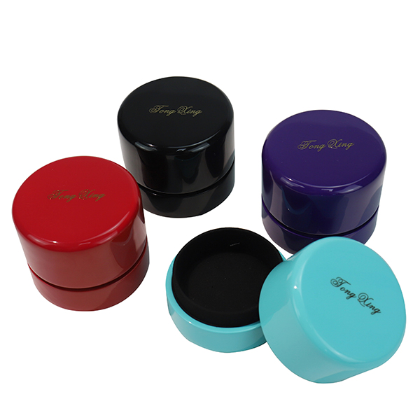 round jewelry box.jpg