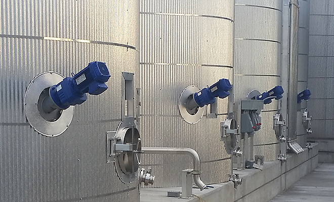 CPE Vinfoil - Wine tank agitator installation USA.png