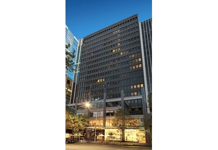 Oak Melbourne on Collins Suites