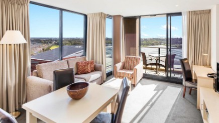 Oaks Adelaide Horizons Suites