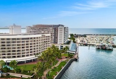 Hilton Cairns - 150m to the conference venue