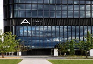 A by Adina - 450m from forum venue