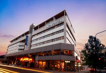 Novotel Canberra - 900m from forum venue