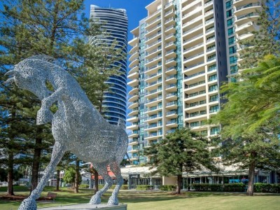 Mantra Broadbeach on the Park - 300m to Conference Venue