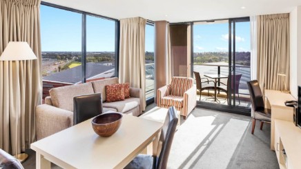 Oaks Adelaide Horizons Suites