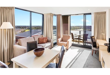 Oaks Adelaide Horizon Suites