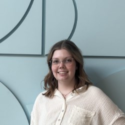 Hana Schwierling, Ms.