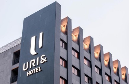 Hotel URI&*