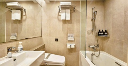 Hotel URI&*