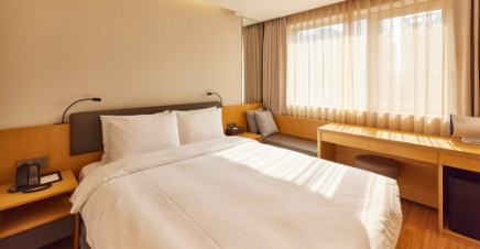 Hotel URI&*