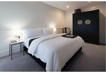 Burbury Hotel & Apartments