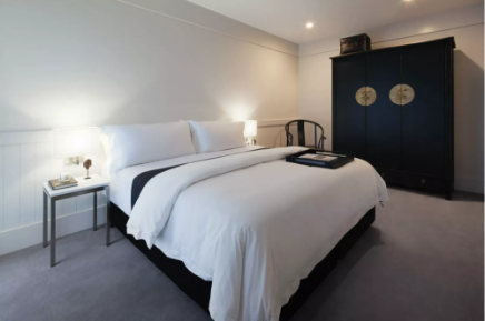 Burbury Hotel & Apartments