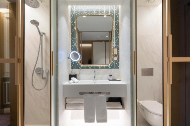 The Emerald House Lisbon, Curio Collection by Hilton