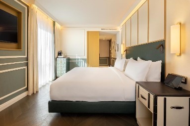 The Emerald House Lisbon, Curio Collection by Hilton