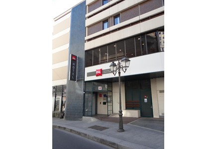 Ibis Suresnes