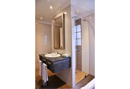 Birchwood Hotel