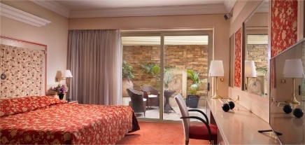 Holiday Suites
