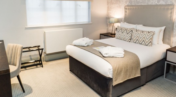 An image of a standard bedroom at the Edgbaston Park Hotel 