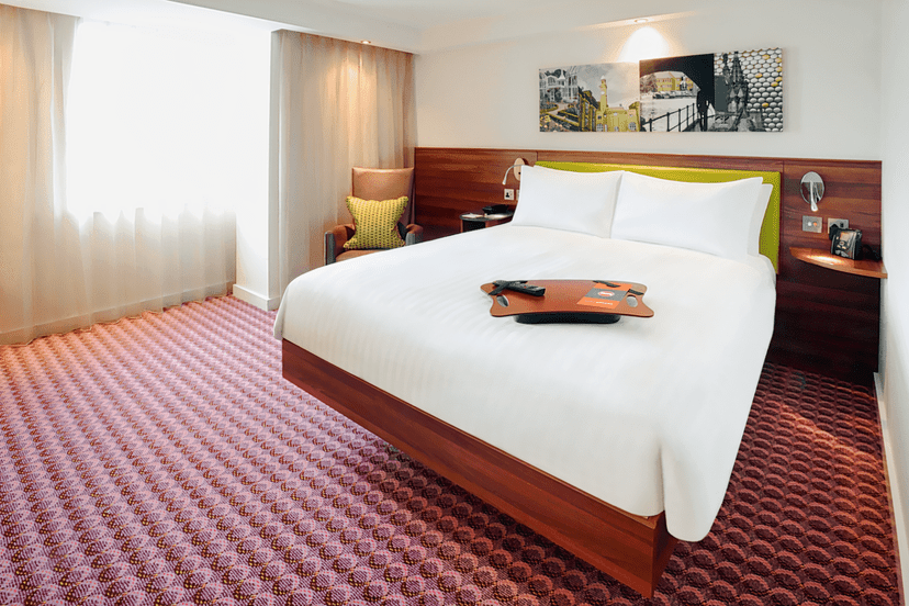 Image of a bedroom at The Hampton Hilton on Broad Street